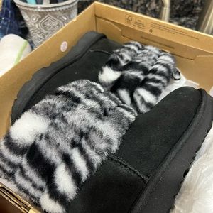 NWT little girls Uggs boots